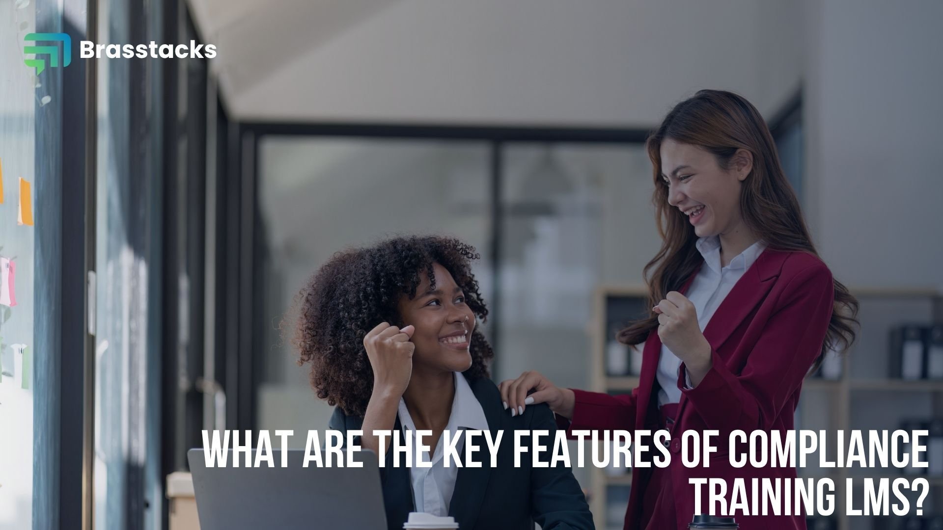 What are the key features of a compliance training LMS